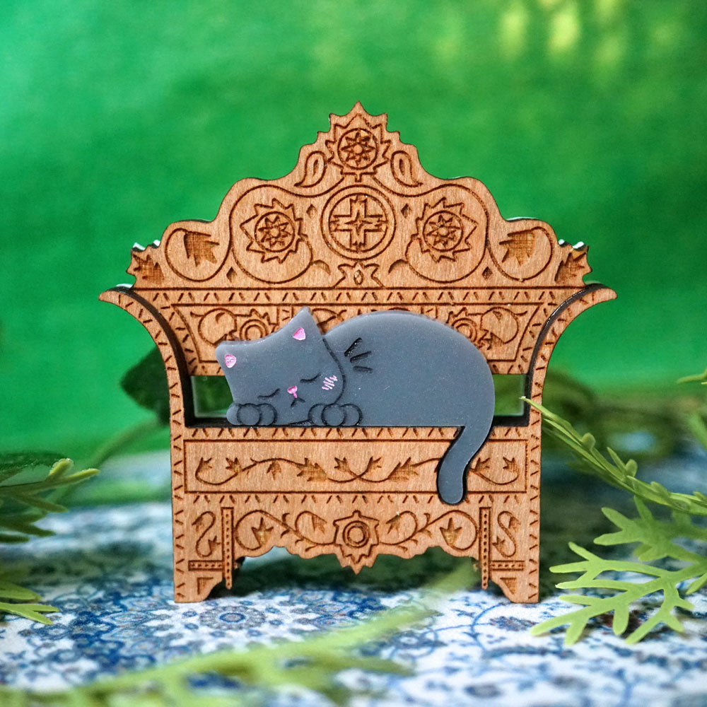 Chill Cat Brooch - Lost Kiwi Designs