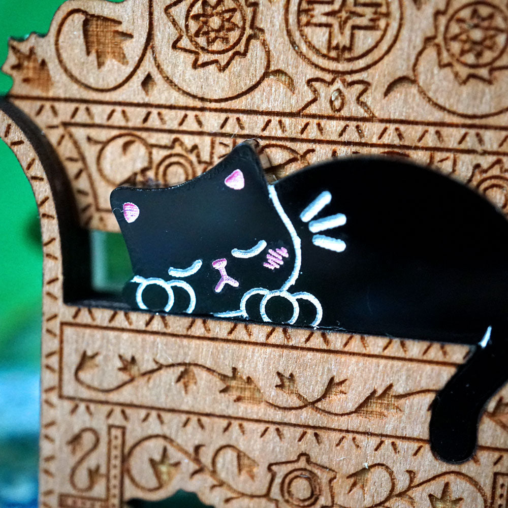 Chill Cat Brooch - Lost Kiwi Designs
