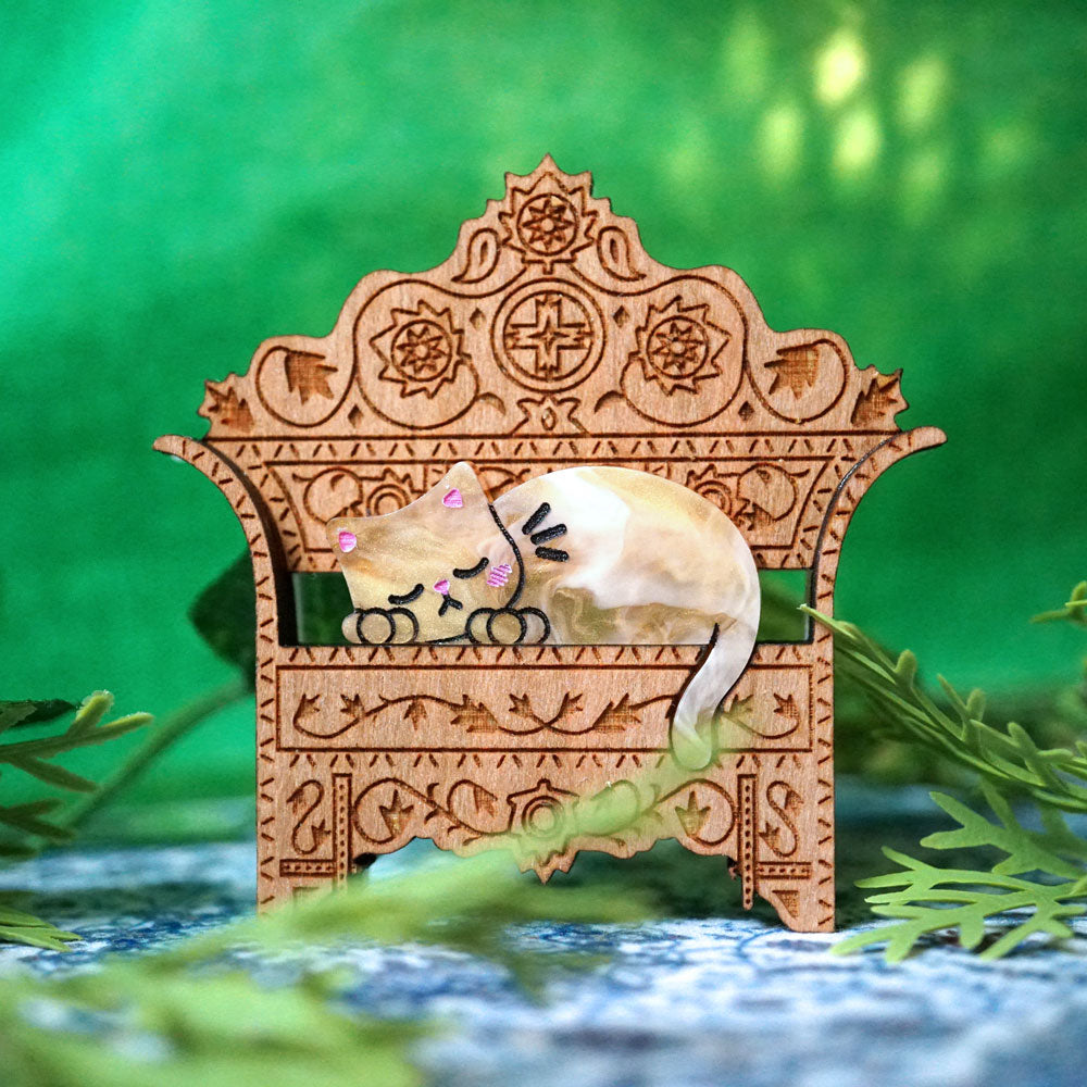 Chill Cat Brooch - Lost Kiwi Designs