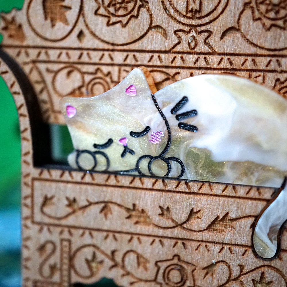 Chill Cat Brooch - Lost Kiwi Designs