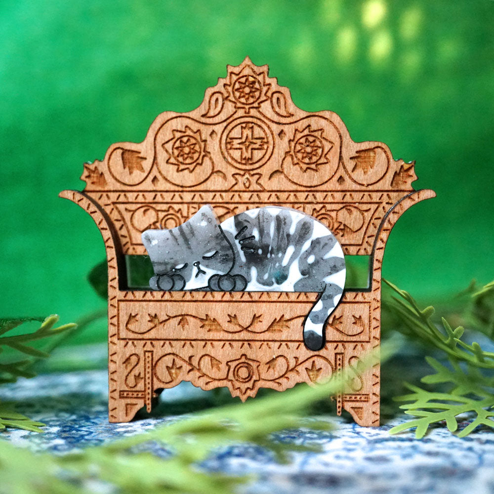 Chill Cat Brooch Resin - Lost Kiwi Designs