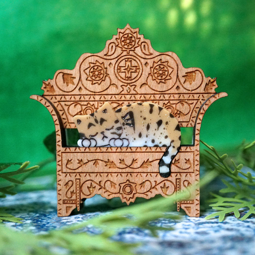 Chill Cat Brooch Resin - Lost Kiwi Designs