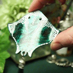 Stingray Brooch - Lost Kiwi Designs