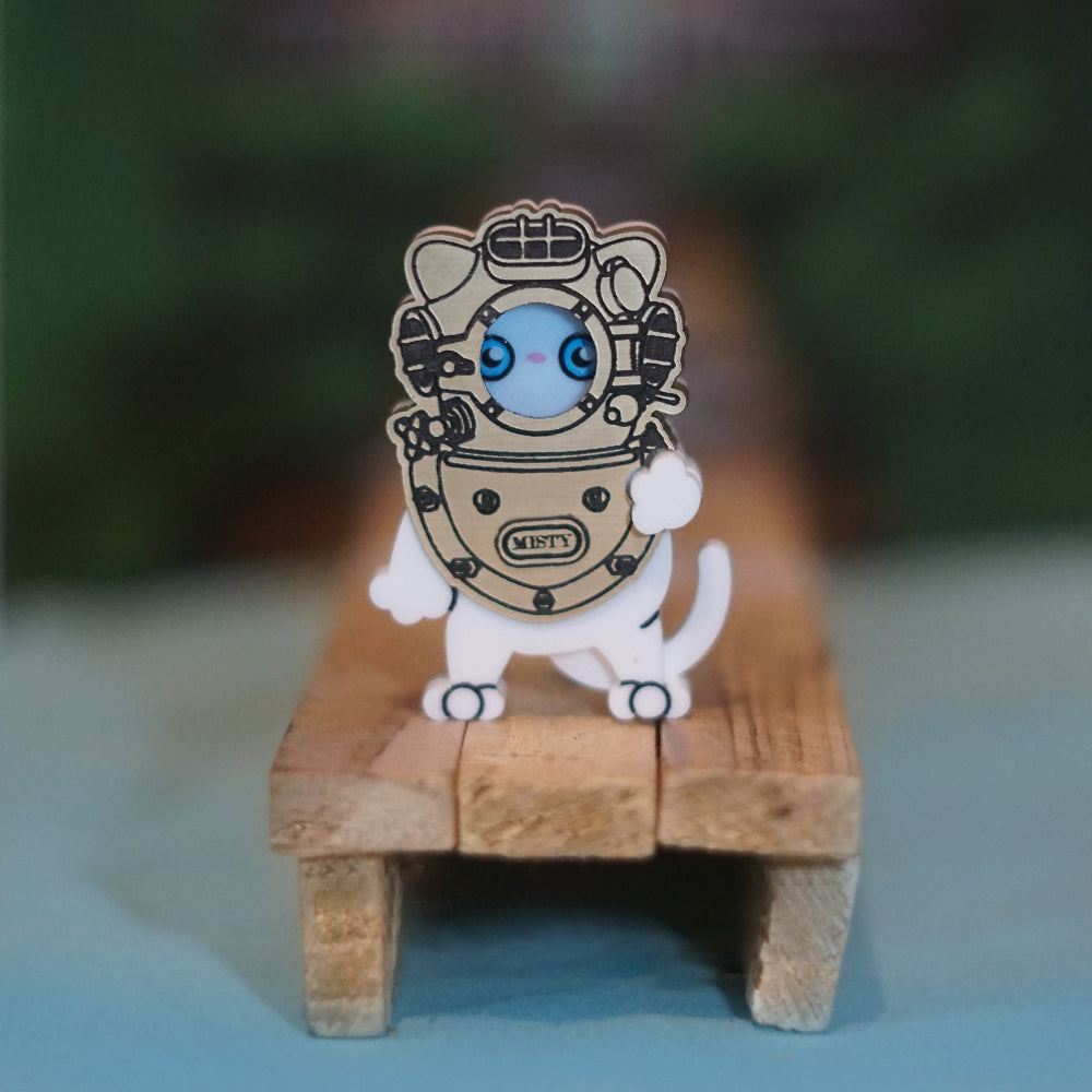 Brave Diver Misty Brooch