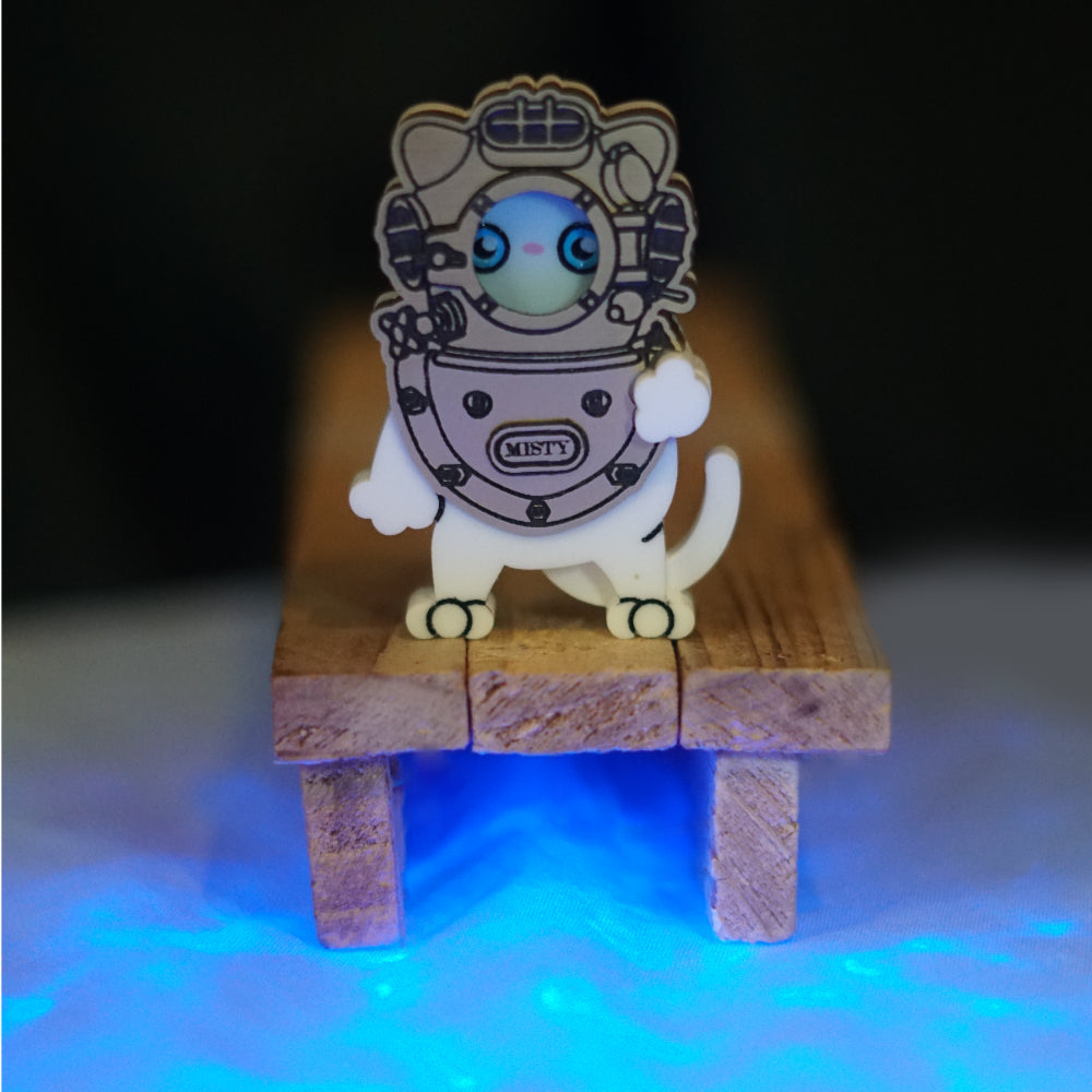 Brave Diver Misty Brooch